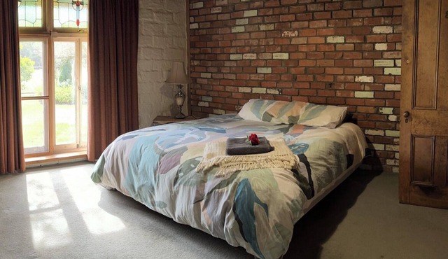 Cosy Mud brick Bush-Getaway Pet Friendly & country Views