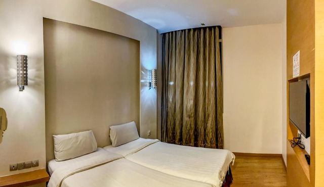 Courtyard Hotel 1Borneo