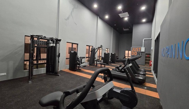 Cozy 1-bedroom condo with AC and fitness room in wonderful Kota Kinabalu