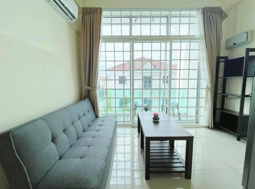 Cozy 2-Bedroom Balcony Suite with Living Room