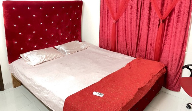 Cozy AC En-suite Bedroom in Dhanmondi Lakeside