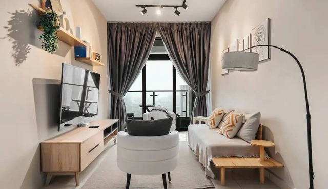 Cozy Apartment w/Stunning KLCC View, 1-Min Walk to LRT, Netflix & Prime Location