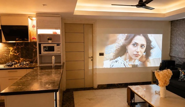 Cozy Casa-2BHK Luxury Apartment-Near Noida Sec 62