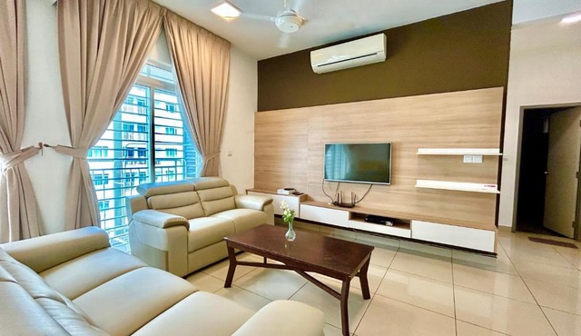 Cozy Home 1-9pax near MSU, Stadium Shah Alam Sec13