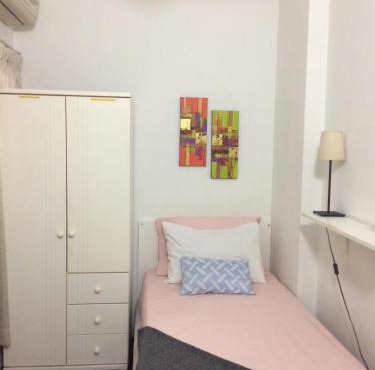 Cozy Little Room at Suria Kipark Damansara Apartment with Fully Equipped Kitchen and Laundry