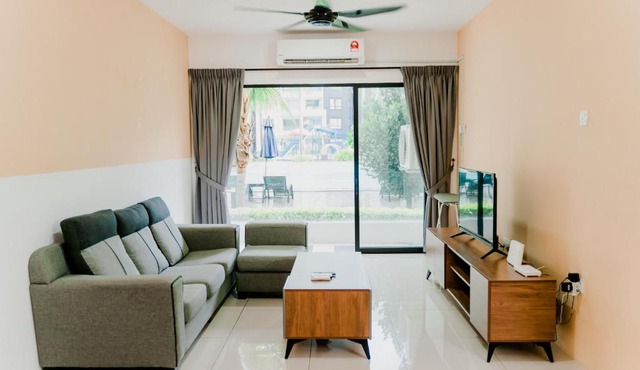 Cozy pool side condo 7-8pax 2min to Aeon