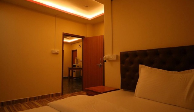 Cozy Stay with Shared Kitchen | Close to Beaches & Dive Spots