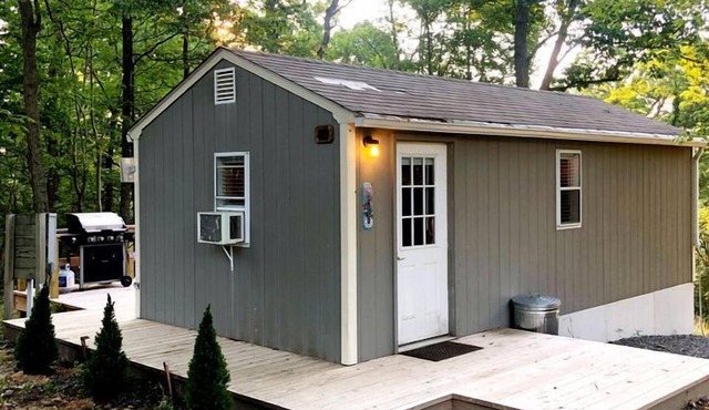 Cozy Tiny House for a Peaceful Escape near Lost River, West Virginia in Mathias