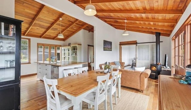 Crofters Rest: Light Filled Hideaway on Tasman Peninsula in 152 Robinsons Rd
