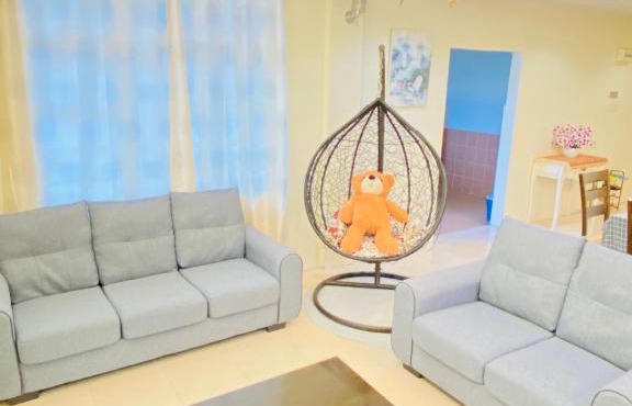 Crown imperial court 18 With Free WiFi