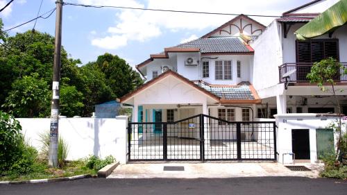 D Corner Lot Homestay Bangi
