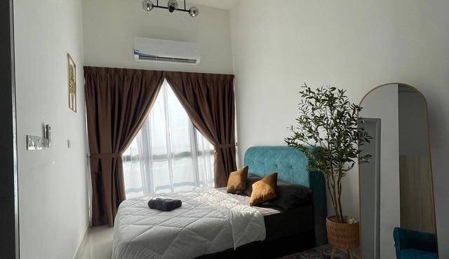 Dahlia Suite KLIA in enchanting Sepang with WiFi, Netflix, AC, Swimming Pool,Gym