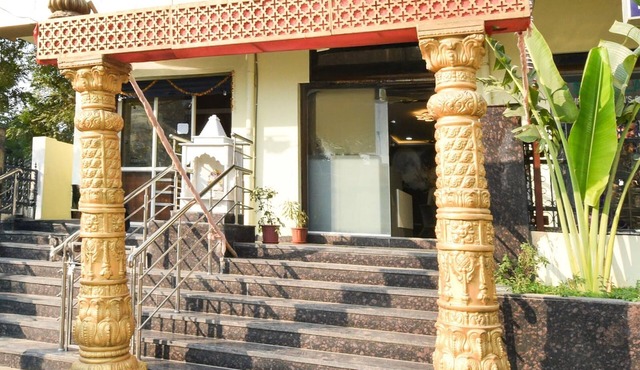 Deluxe Hotel Godavari