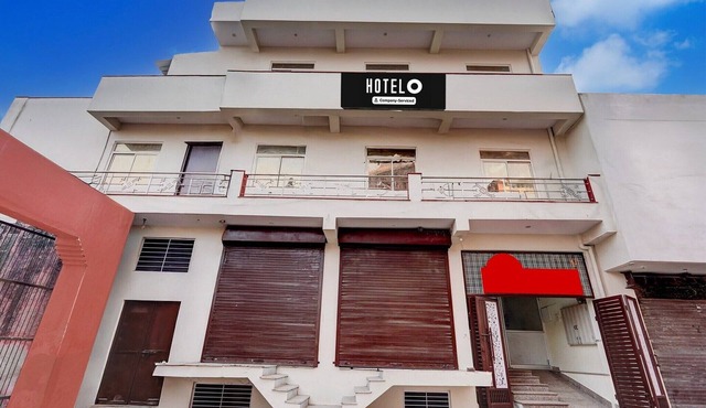 DeluxeHotel O Railway station road