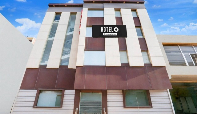 DeluxeHotel Prabhat