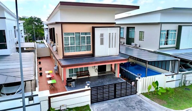 Desaru Beach-5 Bedrooms-Luxury Pool-BBQ-Billiards-KTV & Switch