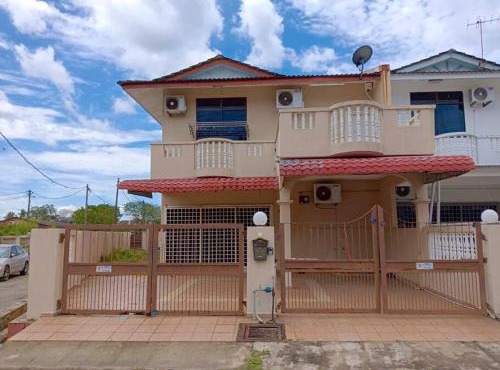 DIY 4BR Home Behind TMG Air Putih, 16 Guests