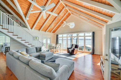 Dock + Panoramic Views: Guntersville Lake Retreat! in Scottsboro