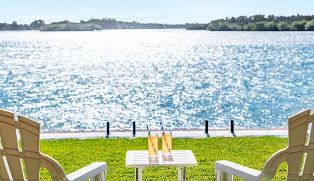 Dolphin View - Elegant Waterfront Haven with Private Pontoon - Holiday Yamba