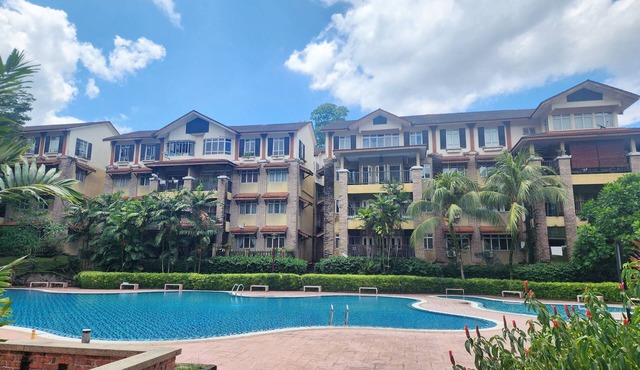 Drimba Nature Stay with Wi-Fi & Swimming Pool in Kota Damansara, PJ near MRT
