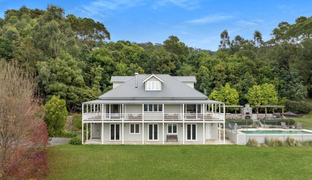 Eagles Rise - Classically Designed Country Home in Berry