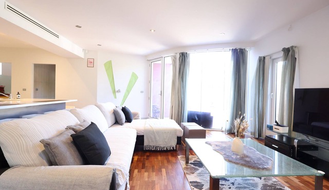 Edgewater Rivera Entire 4 BR 2 Story House, Edgewater Rivera Holiday Rental in Maribyrnong