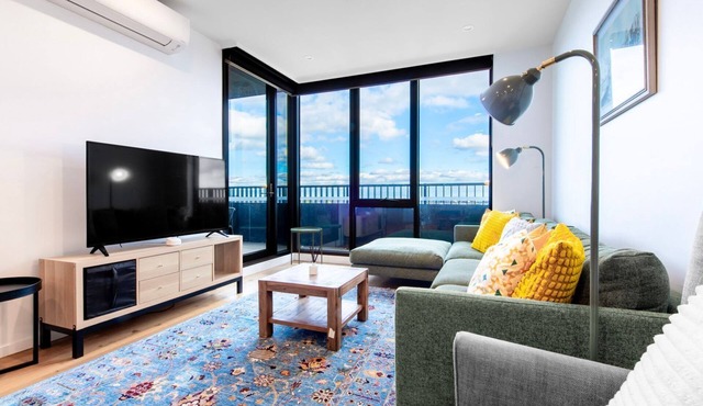 Elevated Escape - 2BR w Gym & Rooftop Spa