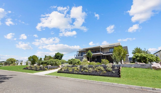 Elevation: A stunning modern holiday home with a fantastic entertaining deck
