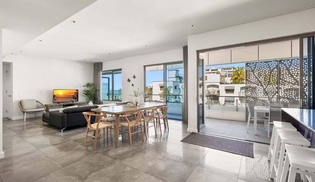 Elysee Beachside 2 Bedroom Ultimate Apartment in Sunshine Coast