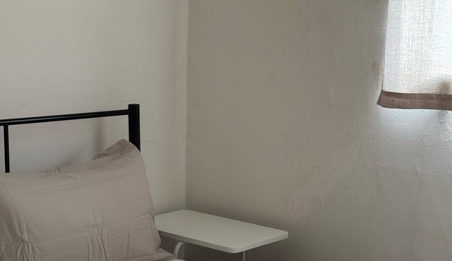 Entire unit 2-bedroom apartment town area with AC, WiFi