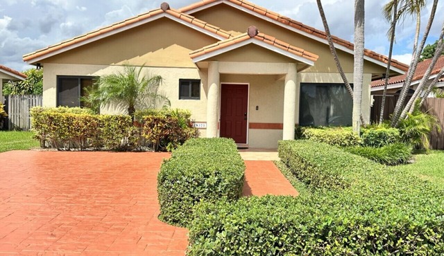 EPIC Escape/Pool Access Near Malls Airport Hospita in Miami