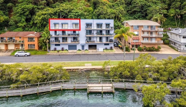 Estuary - Chasing water views? TOP floor unit certainly delivers this & more!