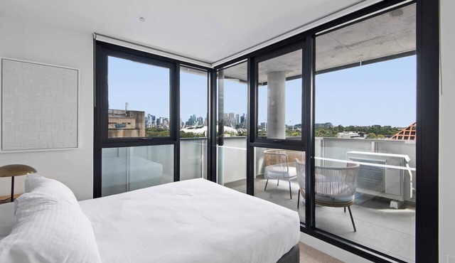 Executive 2-Bed Apartment with Views, Gym and Spa