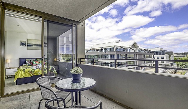 Executive Apartment - Views of Parliament House in Barton