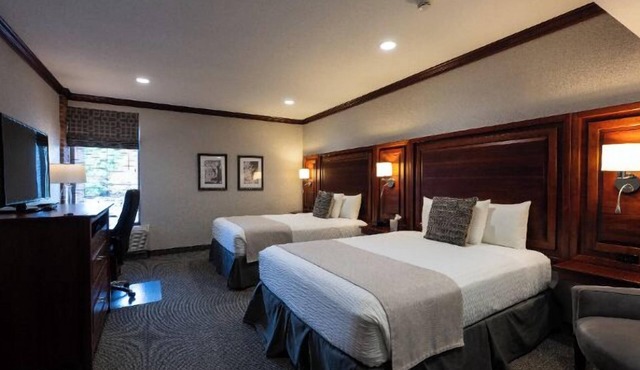 Executive Double Queen Room with Modern Amenities & Breakfast in Hillsdale