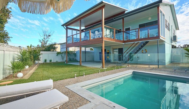 Experience Comfort and Convenience at This Enchanting Holiday Retreat