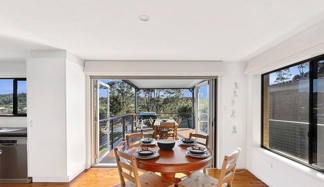 Fab 3-Bed Stay with Great Outdoors & Water Views