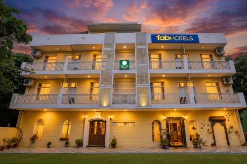 FabHotel Aravali Suites - DLF Phase 3