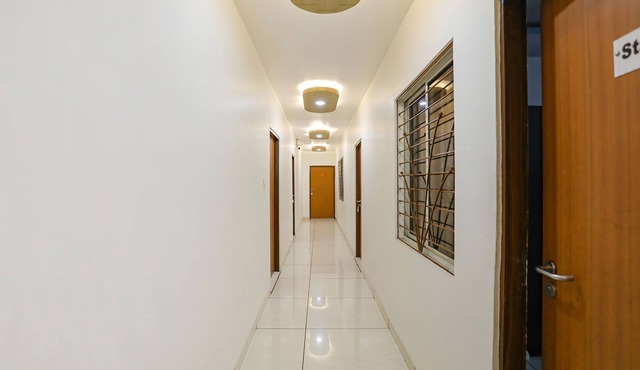 Fabhotel Dhruva