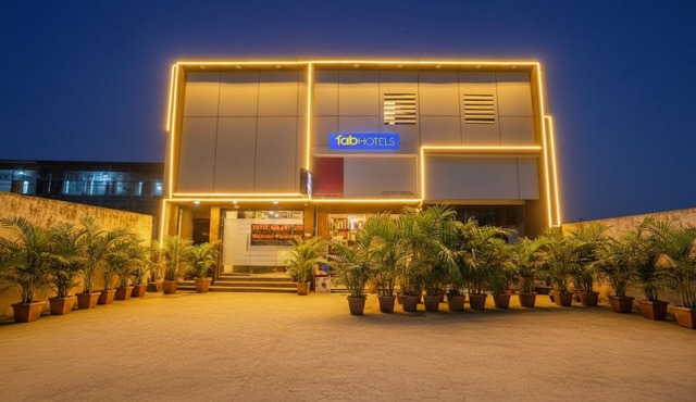 Fabhotel Galaxy Inn