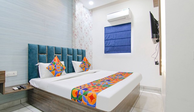 Fabhotel Yellow Leaf
