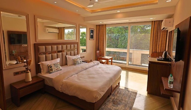 FlxHo Horizon ONE - Luxury Hotel & Residences Golf Course Road, 2 Min from 42-43 Metro Station