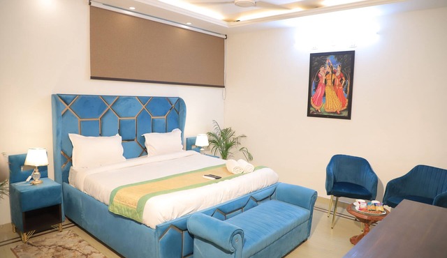 Fortune Home Service Apartment 3BHK, D-198 Saket