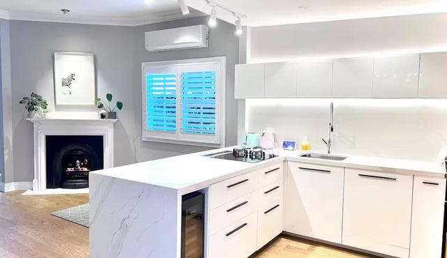 Freshwater Beach Family Escape