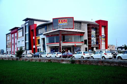 Fun Square Hotel