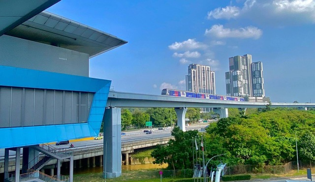 FZ Homestay @ Parkland Cheras : linked with MRT to Bukit Bintang & KL City.