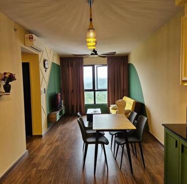 Gaia Residences Bandar Gamuda Gardens, Cozy Retreat with Mountain Views
