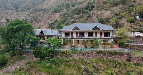 Giri River Retreat