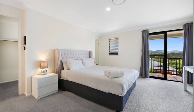 Glorious 5-Bed Amidst Nature in Burleigh Heads