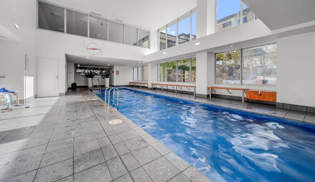 Glorious Central Canberra 1-Bed with Pool & Sauna in Canberra